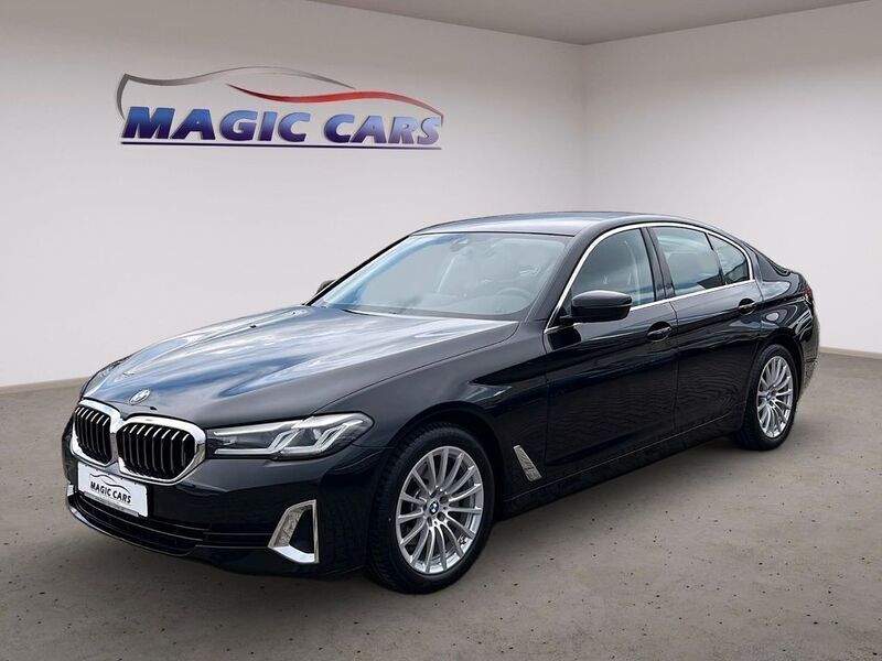 Black sapphire metallic (metallic) Gebraucht 2021 BMW 520 Luxury Line Limousine | 36.900 € (Fairer Preis) - Bild 1/4