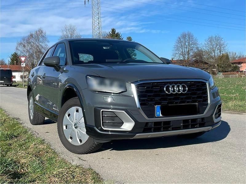 Grau Gebraucht 2020 Audi Q2 SUV | 19.200 € (Fairer Preis) - Bild 1/4