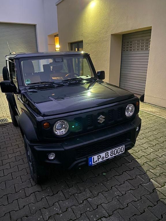 Schwarz Gebraucht 2020 Suzuki Jimny Comfort+ SUV | 30.900 € (Fairer Preis) - Bild 1/4