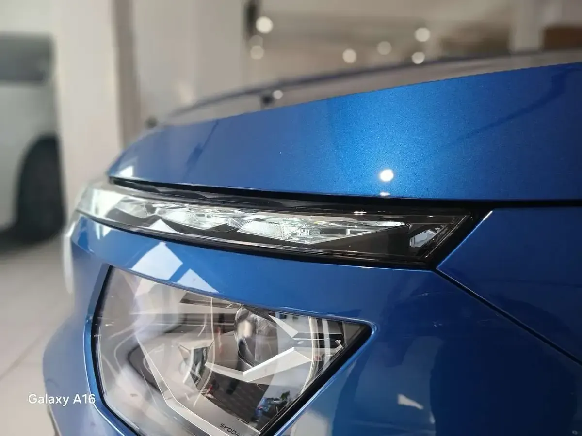 Gebraucht Skoda Kamiq Tour 116 PS (85 kW) 2025 Raceblau metallic, raceblau SUV