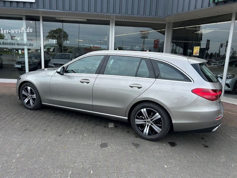 Gebraucht Mercedes C180 Avantgarde 170 PS (125 kW) 2024 Silver metallic Kombi