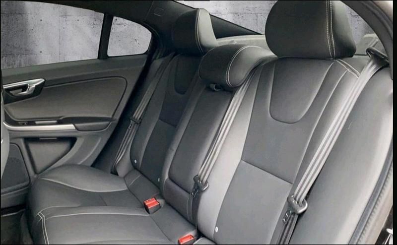 Gebraucht Volvo S60 150 PS (110 kW) 2018 Schwarz Limousine