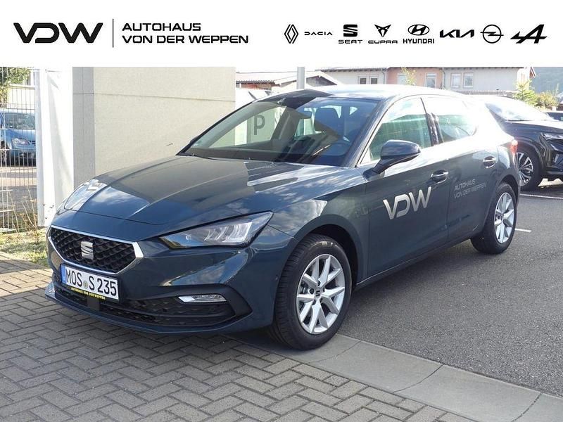Blau Gebraucht 2025 Seat Leon Limousine | 28.490 € (Fairer Preis) - Bild 1/4
