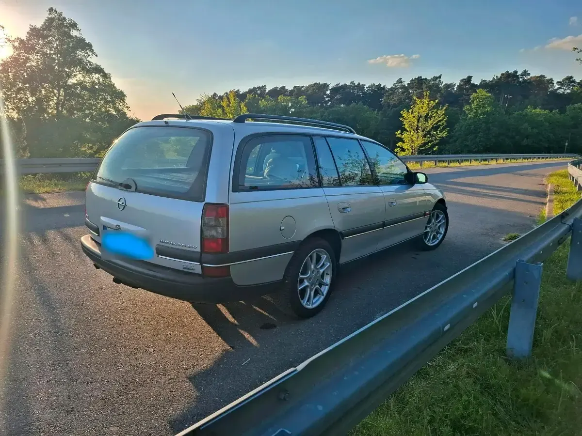 Gebraucht Opel Omega 136 PS (100 kW) 1999 Silber Kombi