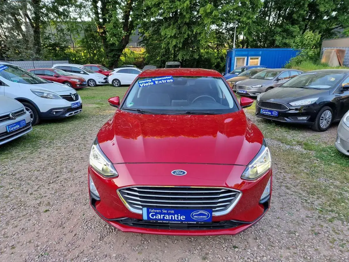 Używany Ford Focus 125 KM (91 kW) 2021 Czerwony Sedan/Limuzyna