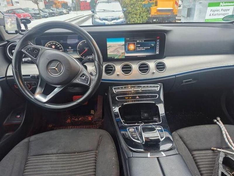 Gebraucht Mercedes E220 195 PS (143 kW) 2016 Schwarz  unilack Limousine