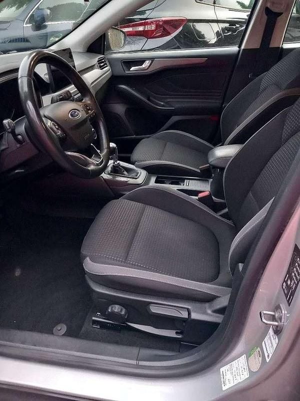 Gebraucht Ford Focus Cool & Connect 120 PS (88 kW) 2022 Moondust silber Kombi