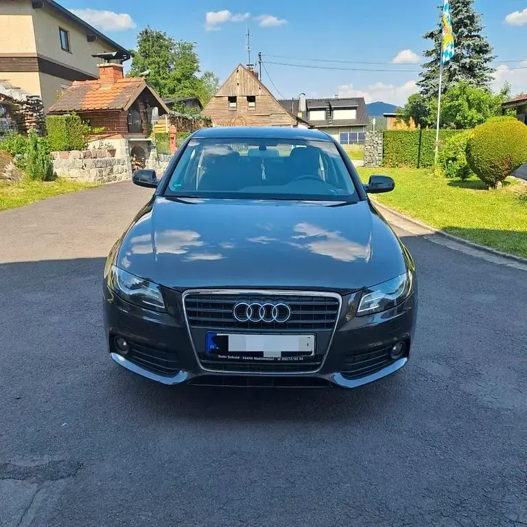 Gebraucht Audi A4 Attraction 120 PS (88 kW) 2011 Grau Limousine