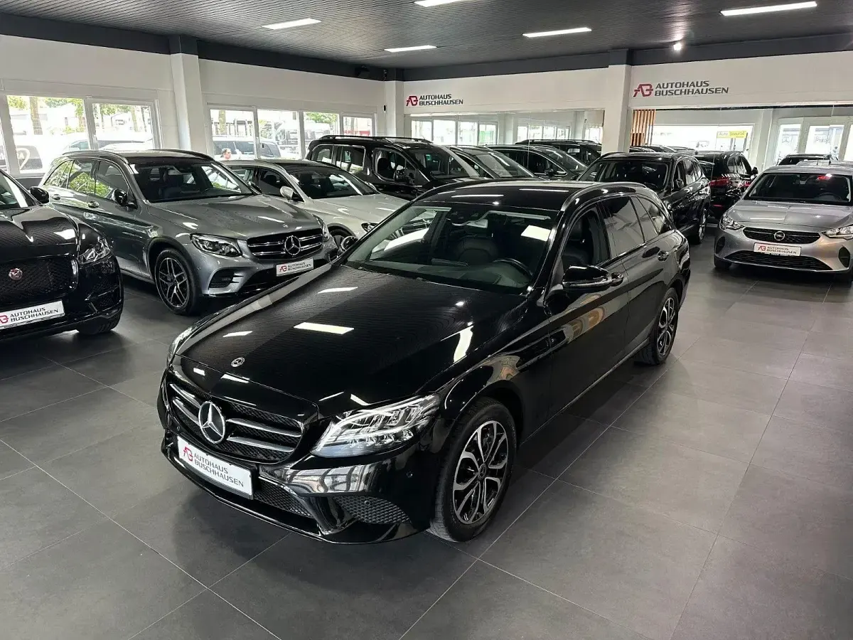 Gebraucht Mercedes C300 258 PS (189 kW) 2020 Schwarz Kombi