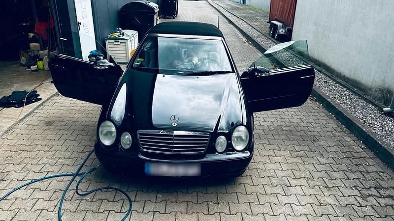 Gebraucht Mercedes CLK320 218 PS (160 kW) 2001 Schwarz Cabrio