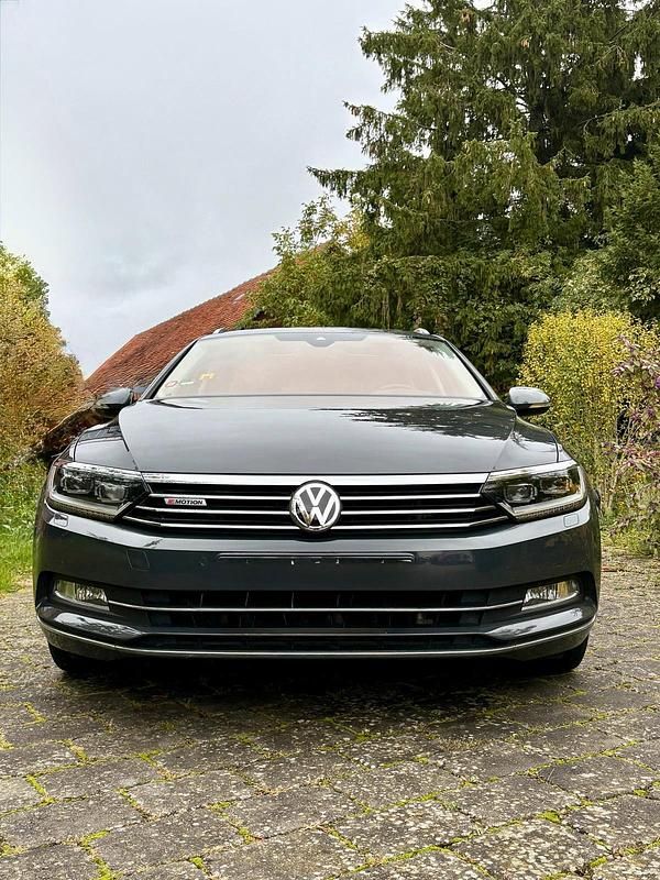 Grau Gebraucht 2016 VW Passat Highline Kombi | 15.900 € (Fairer Preis) - Bild 1/4