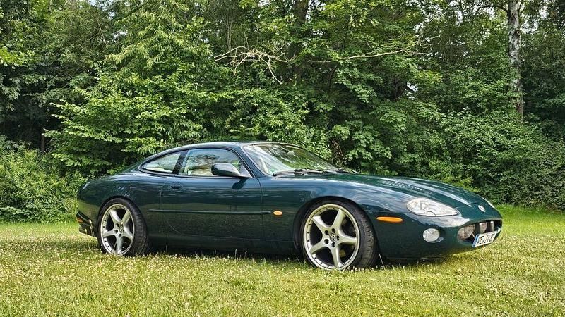 Grün Gebraucht 2002 Jaguar XKR Coupé | 8.000 € - Bild 1/4