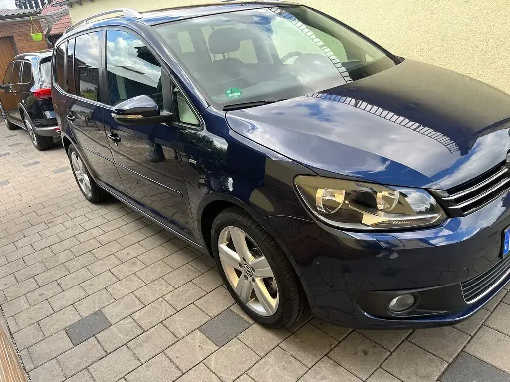 Gebraucht VW Touran Cup 140 PS (102 kW) 2014 Blau Van / Kleinbus