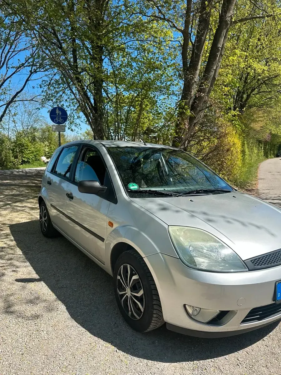 Usata Ford Fiesta 69 CV (50 kW) 2003 Grigio Utilitaria