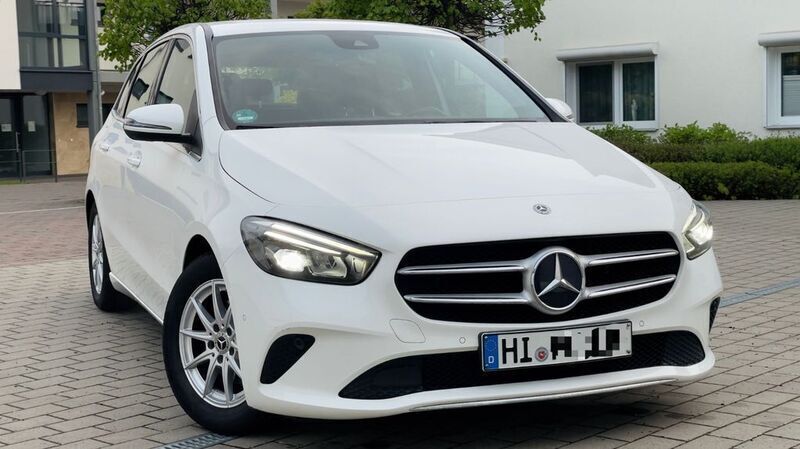 Weiß Gebraucht 2019 Mercedes B180 Progressive Van / Kleinbus | 17.490 € (Superpreis) - Bild 1/4