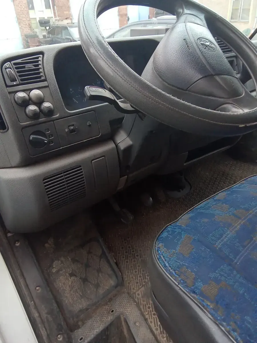 Gebraucht Peugeot Boxer 128 PS (94 kW) 2001 Weiß Van