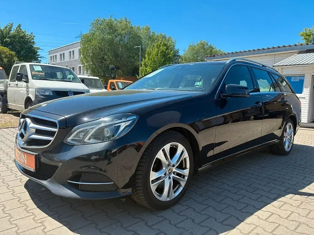 Gebraucht Mercedes E250 204 PS (150 kW) 2014 Schwarz Kombi