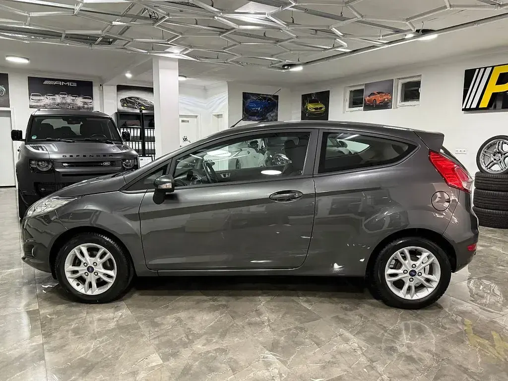Gebraucht Ford Fiesta Celebration 101 PS (74 kW) 2017 Grau Kleinwagen