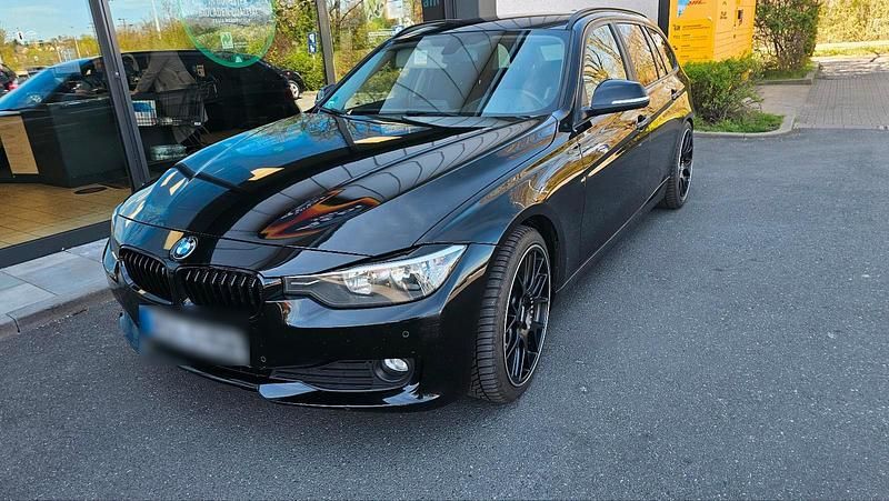 Gebraucht BMW 320 184 PS (135 kW) 2012 Schwarz Kombi