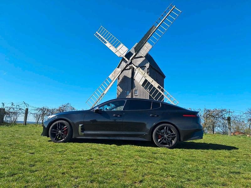 Schwarz Gebraucht 2017 Kia Stinger Coupé | 26.800 € (Fairer Preis) - Bild 1/4