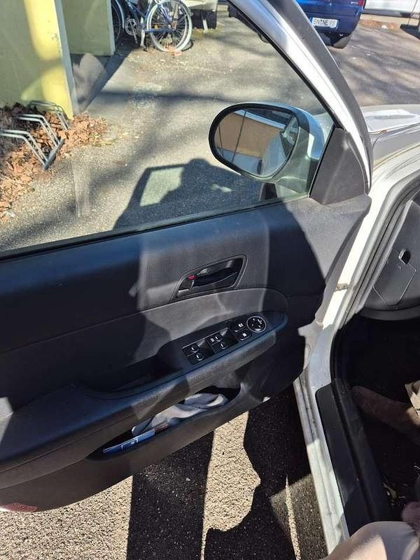 Gebraucht Hyundai i30 105 PS (77 kW) 2010 Weiß Limousine