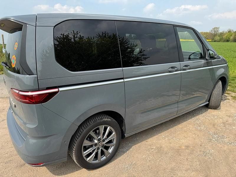 Second-hand VW Multivan Style 204 CP (150 kW) 2022 Gri Monovolum