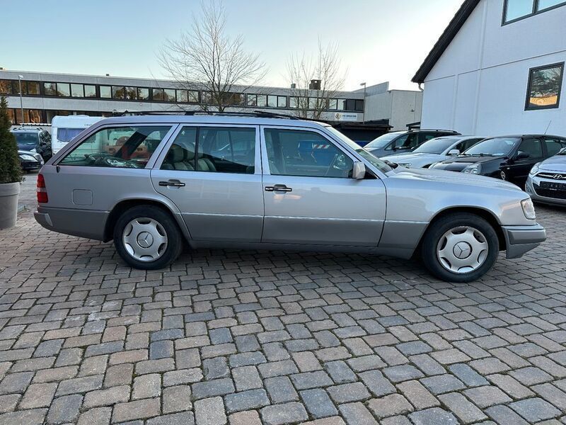 Brugt Mercedes E220 150 HK (110 kW) 1993 Sølv Stationcar