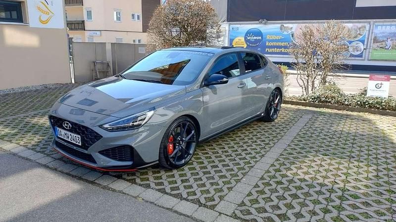 Grau Gebraucht 2024 Hyundai i30 N Performance Limousine | 37.600 € - Bild 1/4