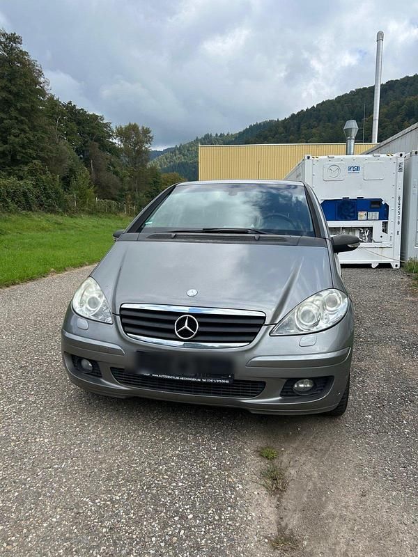 Grau Gebraucht 2005 Mercedes A180 Kleinwagen | 2.100 € - Bild 1/4