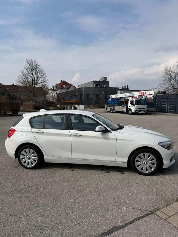 Gebraucht BMW 116 Advantage 116 PS (85 kW) 2016 Weiß Kleinwagen