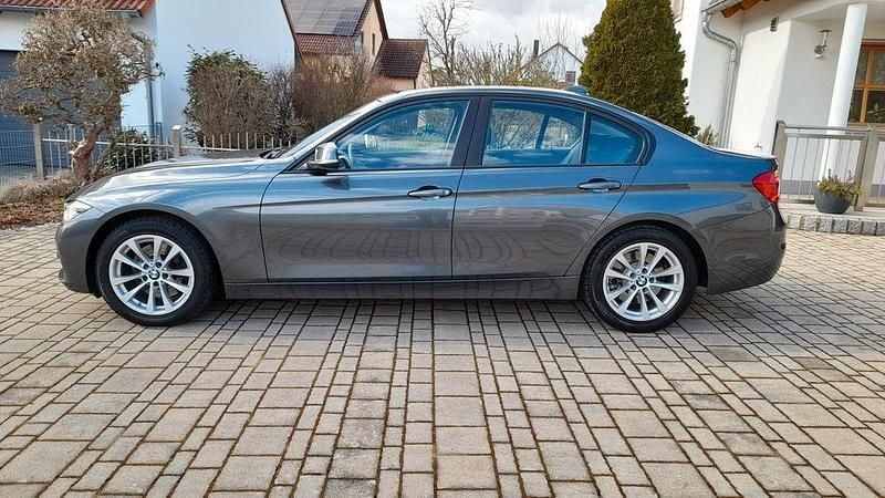 Gebraucht BMW 330 Sport Line 258 PS (189 kW) 2015 Grau Limousine