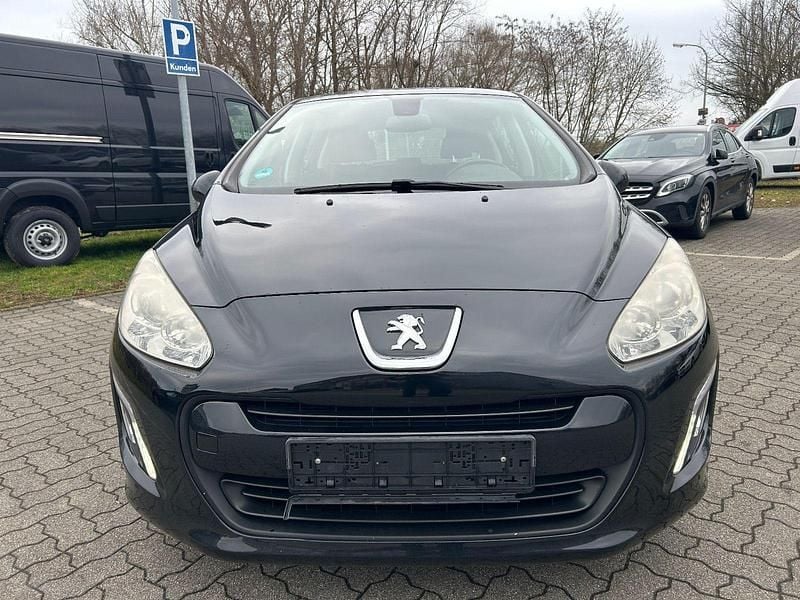 Gebraucht Peugeot 308 Active 120 PS (88 kW) 2012 Schwarz Limousine