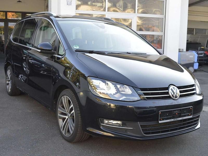 Gebraucht VW Sharan Highline 150 PS (110 kW) 2022 Deep black Van / Kleinbus