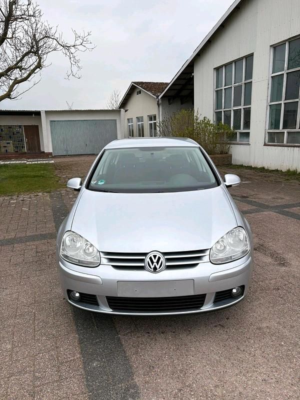 Gebraucht VW Golf V 102 PS (75 kW) 2007 Silber Limousine