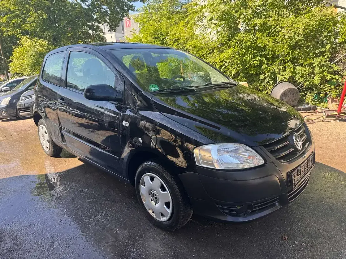 Gebraucht VW Fox Basis 54 PS (39 kW) 2008 Schwarz Kleinwagen