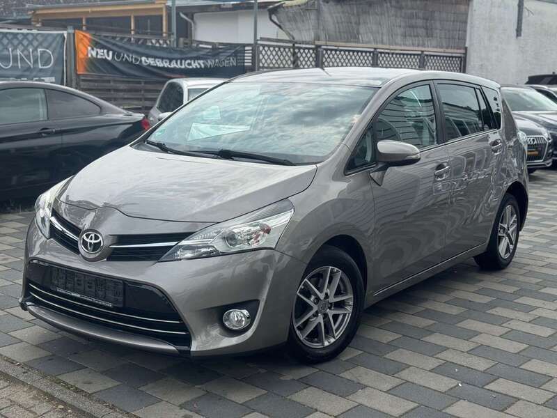 Avant garde bronze Gebraucht 2016 Toyota Verso Skyview Edition Van / Kleinbus | 9.900 € (Fairer Preis) - Bild 1/4