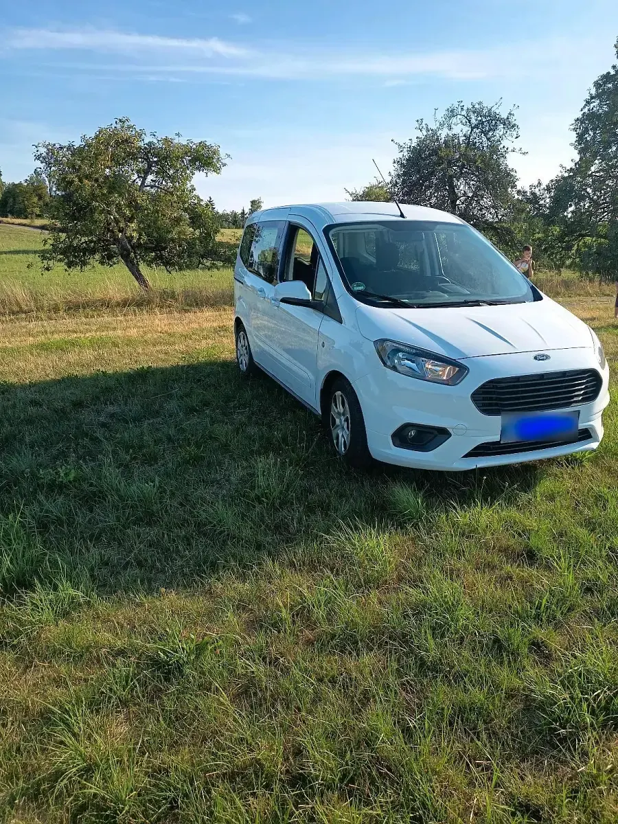 Gebraucht Ford Tourneo Courier 100 PS (73 kW) 2019 Weiß Van / Kleinbus