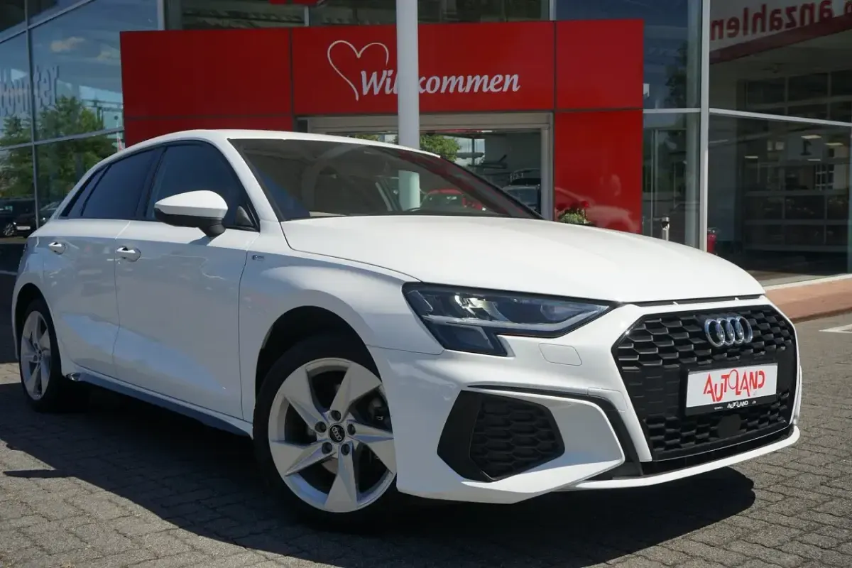 Gebraucht Audi A3 Sportback e-tron S-Line 204 PS (150 kW) 2022 Weiß Kleinwagen