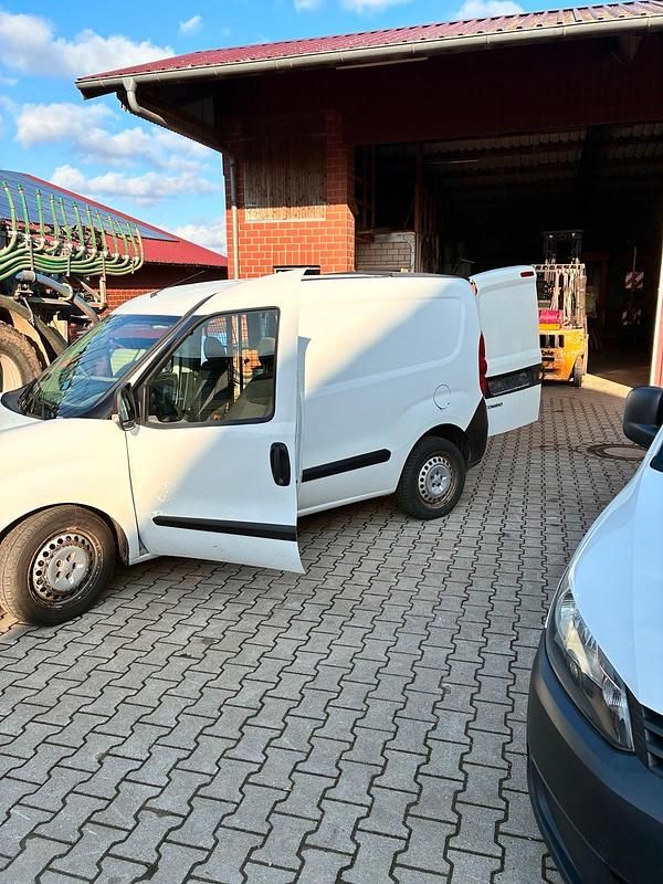 Second-hand Opel Combo 90 CP (66 kW) 2013 Alb Monovolum