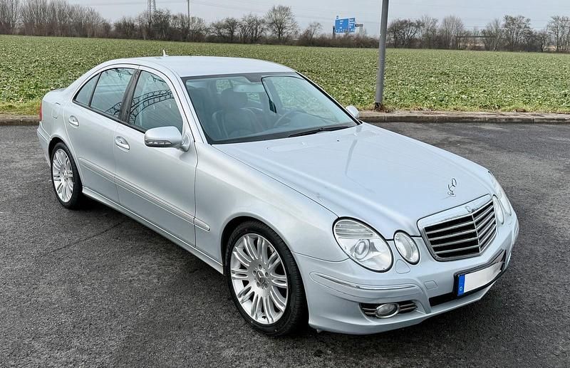Gebraucht Mercedes E320 Avantgarde 224 PS (164 kW) 2008 Silber Limousine