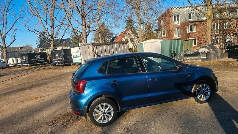 Gebraucht VW Polo 75 PS (55 kW) 2015 Blau Kleinwagen