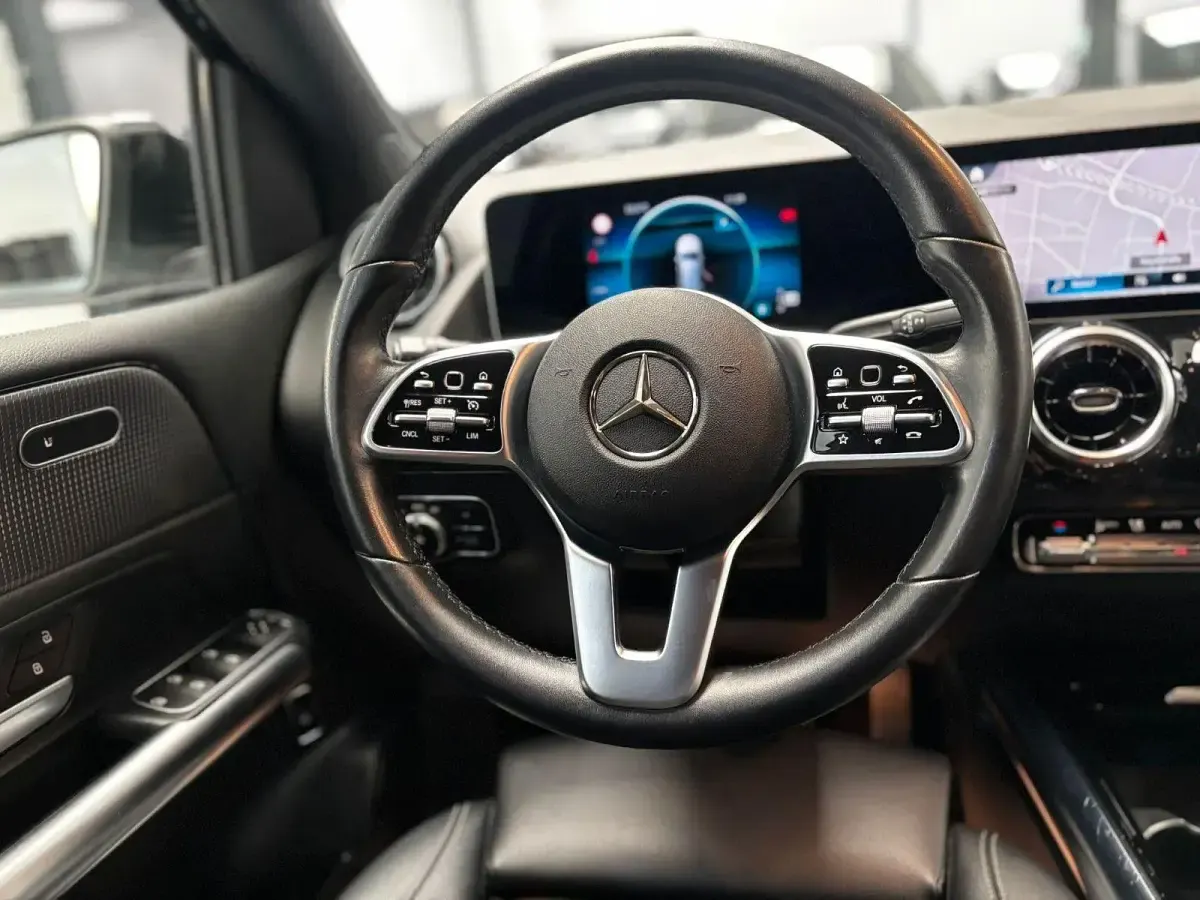 Gebraucht Mercedes B200 163 PS (119 kW) 2020 Schwarz Kleinwagen