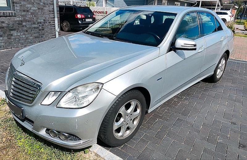 Silber Gebraucht 2009 Mercedes E220 Elegance Limousine | 6.500 € (Guter Preis) - Bild 1/4