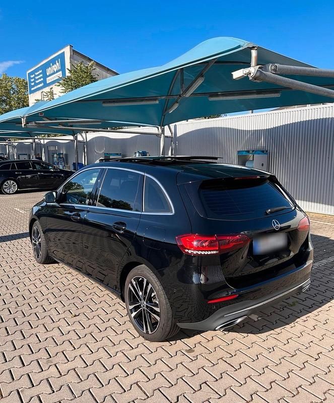 Gebraucht Mercedes 180 116 PS (85 kW) 2020 Schwarz Limousine