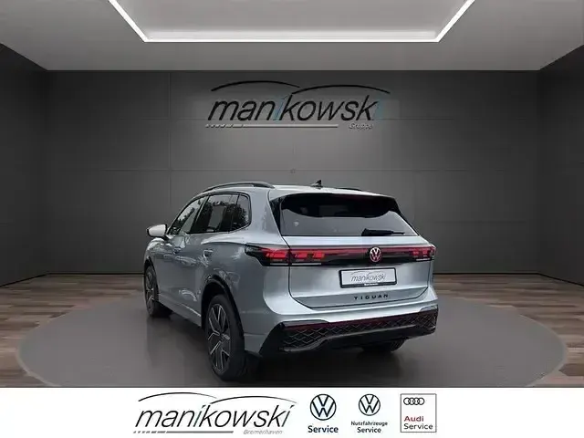 Gebraucht VW Tiguan R-line 150 PS (110 kW) 2025 Silber SUV