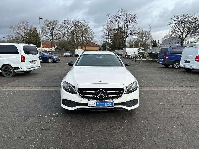 Gebraucht Mercedes E200 150 PS (110 kW) 2018 Polarweiss  unilack Kombi