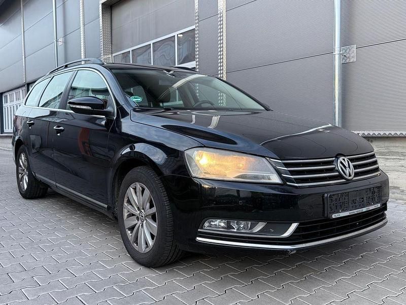 Schwarz Gebraucht 2011 VW Passat Kombi | 3.970 € (Guter Preis) - Bild 1/4