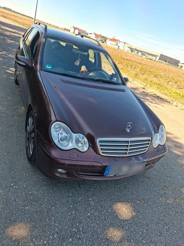Rot Gebraucht 2006 Mercedes C220 Elegance Kombi | 1.800 € (Guter Preis) - Bild 1/4