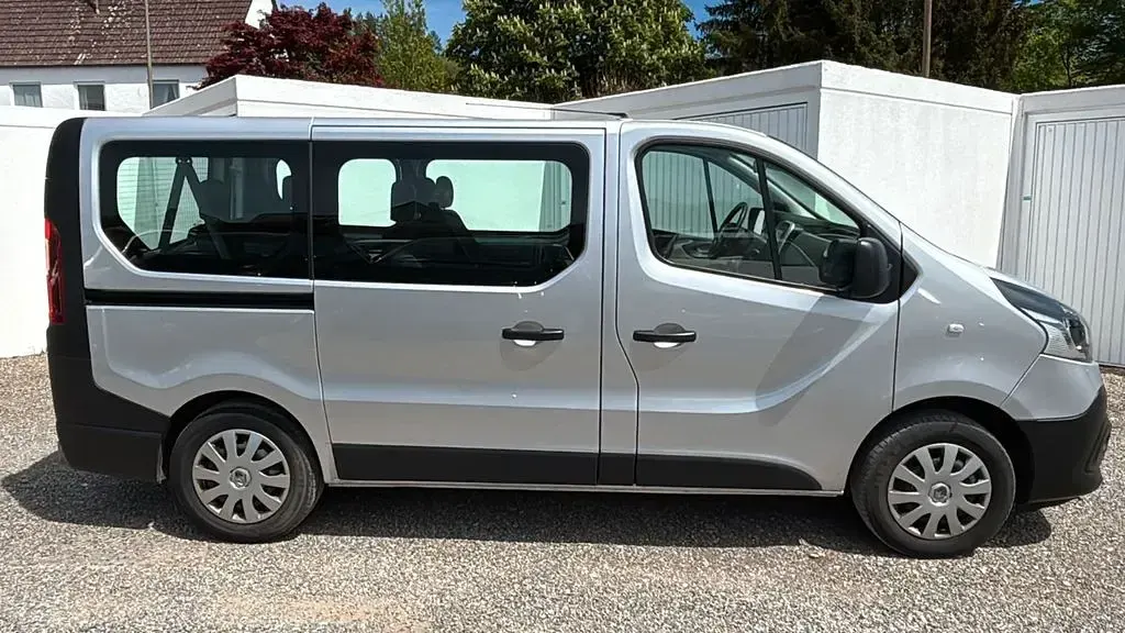Gebraucht Renault Trafic 125 PS (91 kW) 2017 Silber Van / Kleinbus
