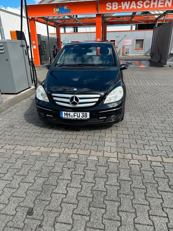 Schwarz Gebraucht 2006 Mercedes B200 Van / Kleinbus | 2.850 € (Fairer Preis) - Bild 1/4